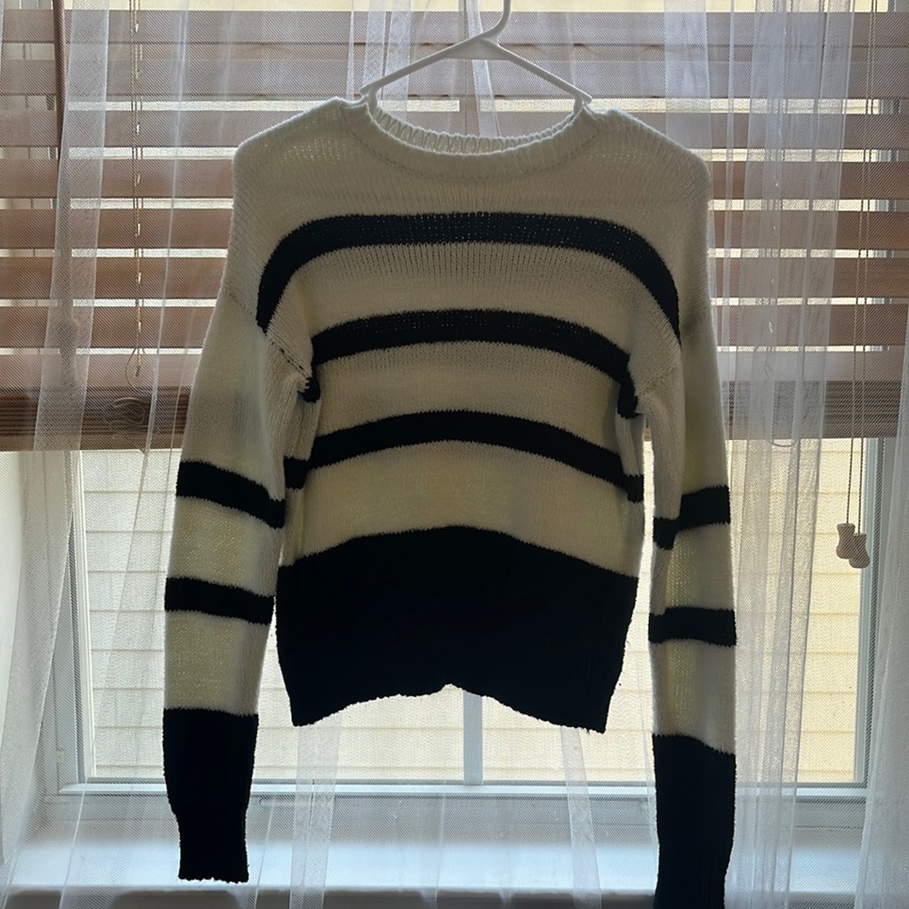 Super soft copper Kee/Dillards, black and white sweater